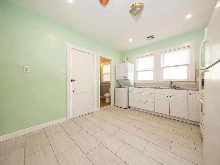 22 Priesing St #22 — Photo 8