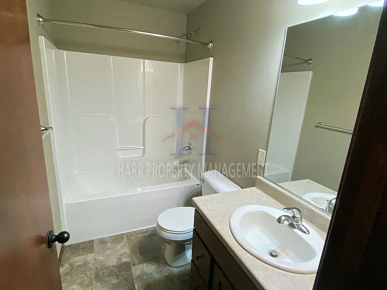 3210 E 3rd St — Photo 30