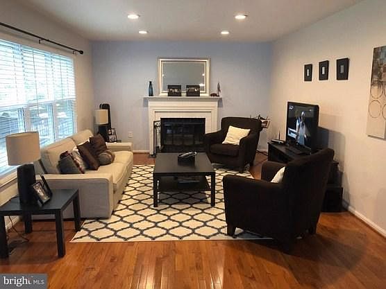 2nd image of 3429 Flint Hill Pl