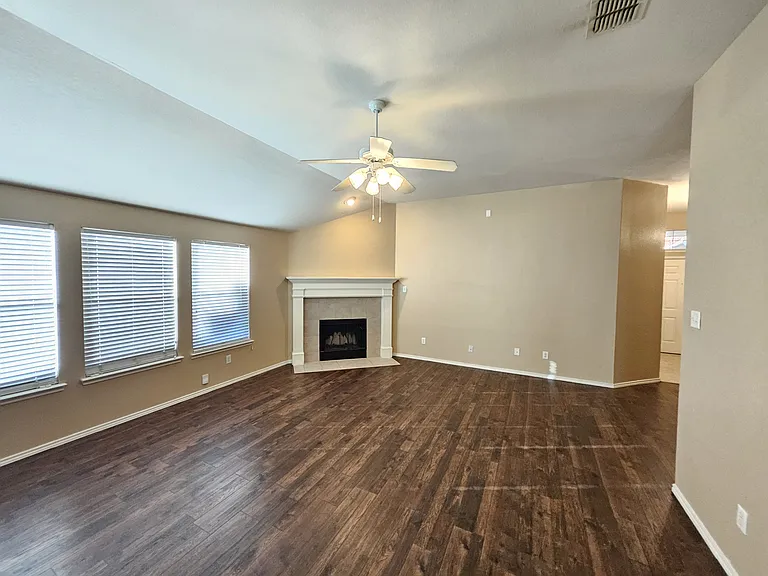 3235 Guadaloupe — Photo 6