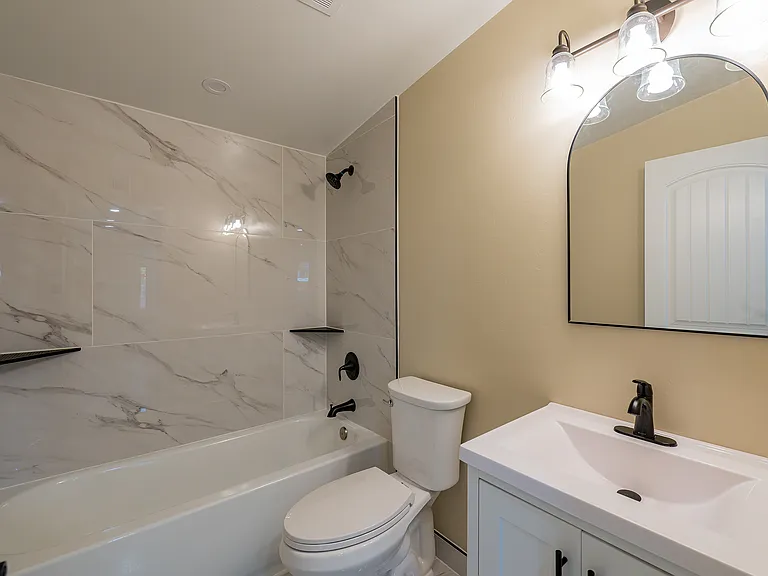 1117 E Illinois St — Photo 3