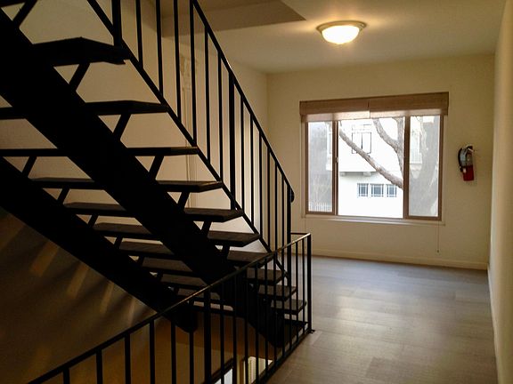 2nd image of 2701 Sacramento St APT 3