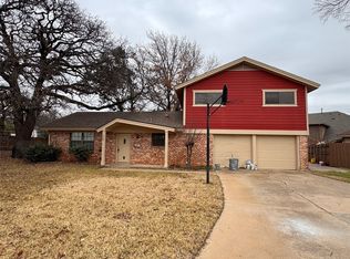 116 Reaves Ct, Euless, TX 76040