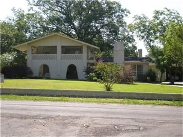 235 Lakeview Dr, Onalaska, TX 77360