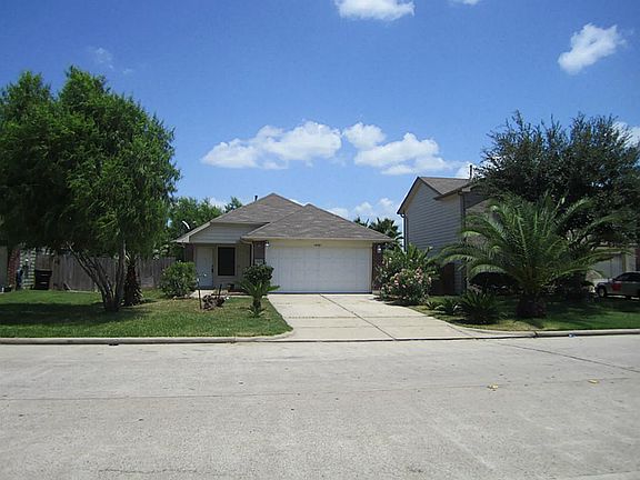 ANOTHER VIEW OF THE FRONT OF THE HOUSE