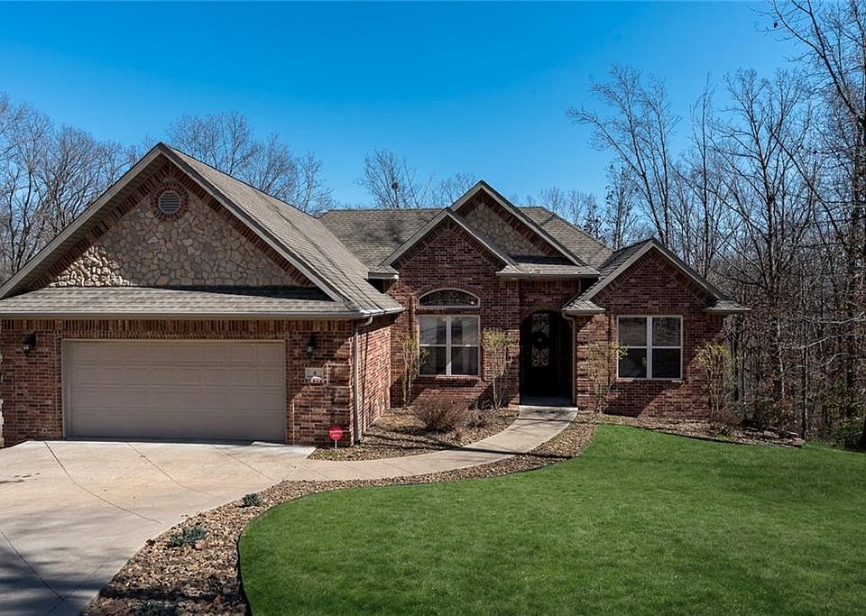 1st image of 8 Brougham Ln