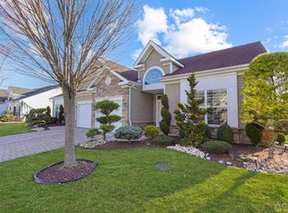 35 Diamond Spring Dr, Monroe Township, NJ 08831