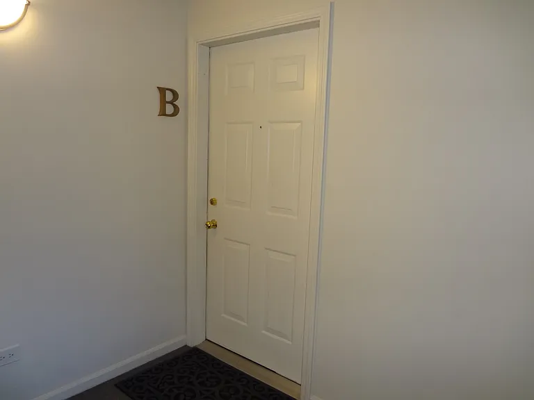 220 Brett Cir #B — Photo 3
