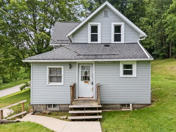5552 Schilling Hill Rd NW, New Philadelphia, OH 44663