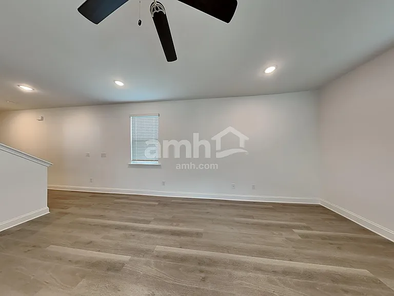 1112 Livengood Way — Photo 6