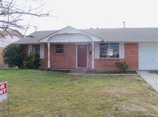 944 SW 2nd St, Moore, OK 73160