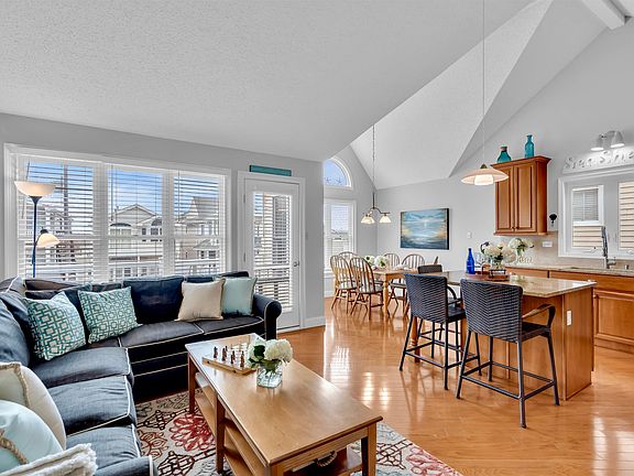 4th image of 1915 Asbury Ave APT 2