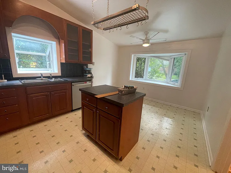 112 Claybrook Dr — Photo 6