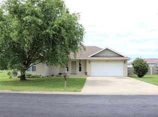 1231 Orchard Dr, Lebanon, MO 65536