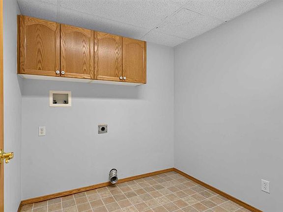 4th image of 728 SW Country Hills Rd NW #325
