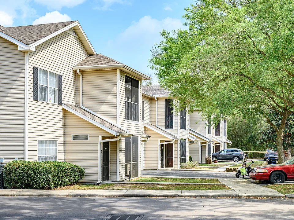 Water's Edge Apartment Homes
