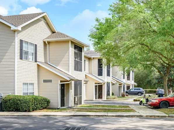 Water's Edge Apartment Homes