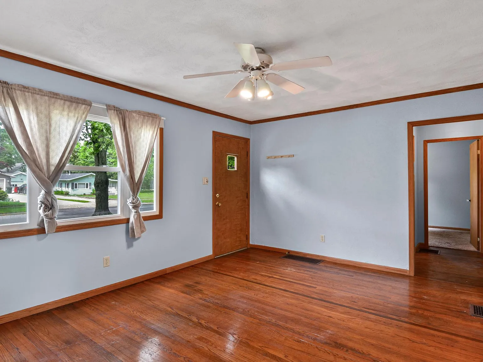 3 bed, 825 sqft, $1,500 — Photo 2