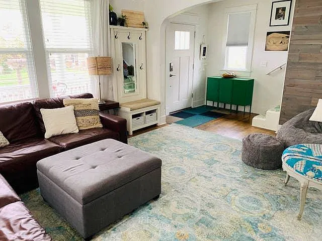 4 bed, 2200 sqft, $3,400 — Photo 3
