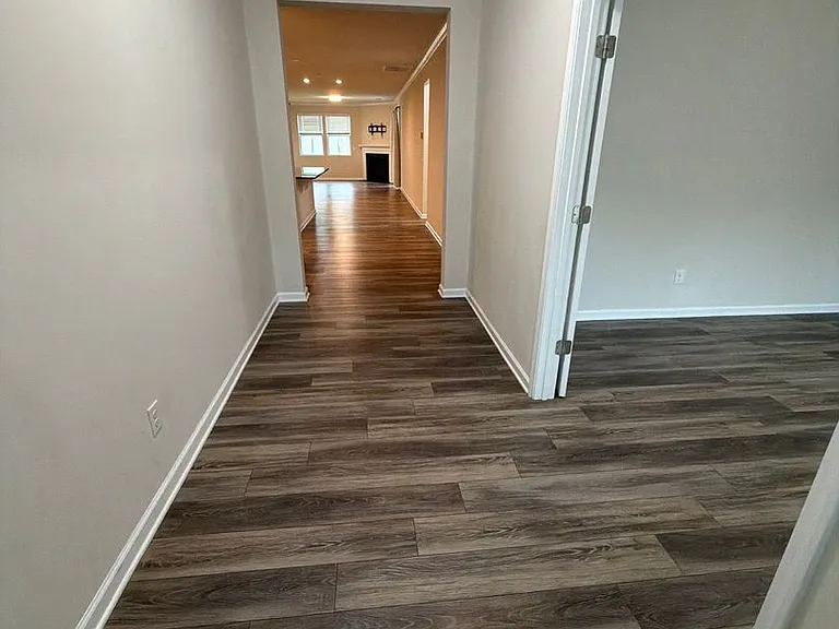 1008 Fairbrae Ln — Photo 2