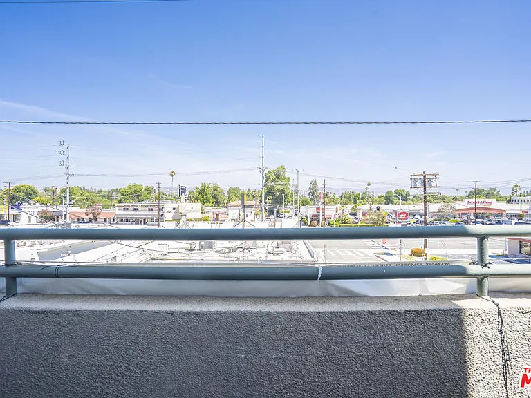 22705 Del Valle St #5 — Photo 8