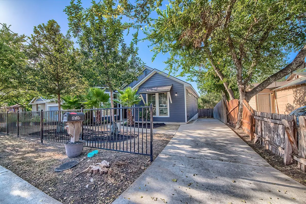 3 bed, 2.0 bath, 1805 sqft, $1,900 — Photo 3