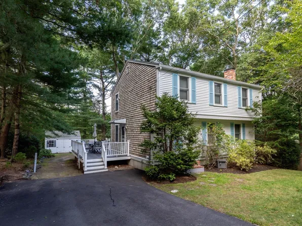 11 Lantern Ln, Plymouth, MA 02360