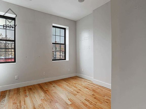 3rd image of 325 Franklin Ave APT 3