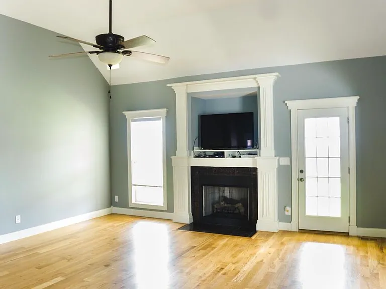 1340 Allmon Dr — Photo 3