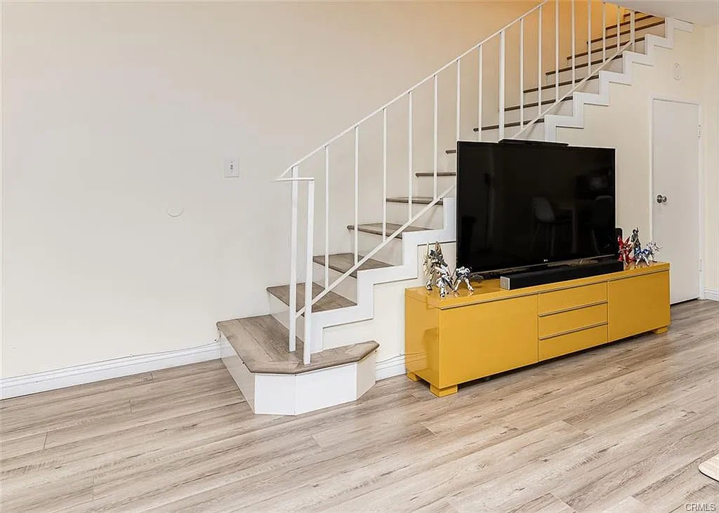 2 bed, 1.5 bath, 1088 sqft, $3,100 — Photo 3
