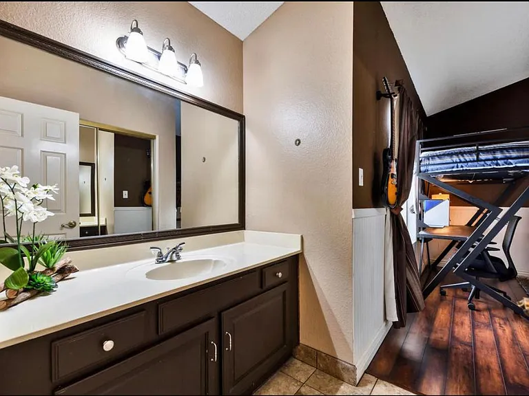 5609 E Greenway Cir — Photo 13