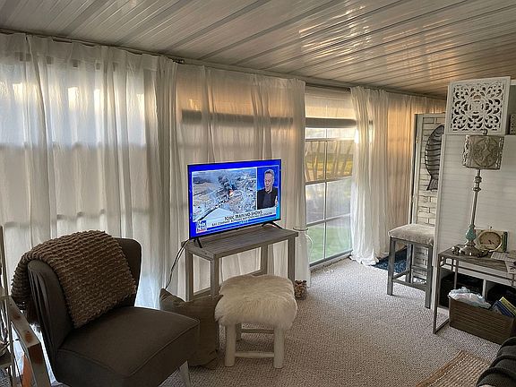 4th image of 2077 Nettles Blvd