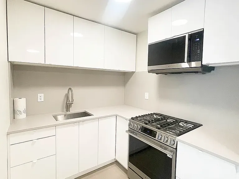 3825 Parsons Blvd #5L — Photo 14