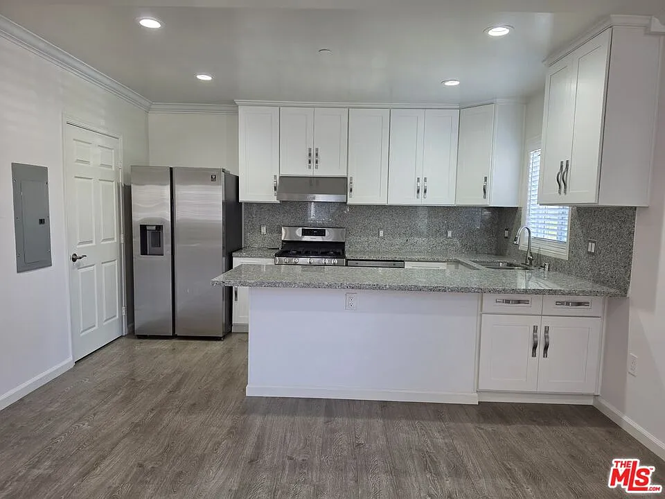 3 bed, 2.5 bath, $3,495 — Photo 2
