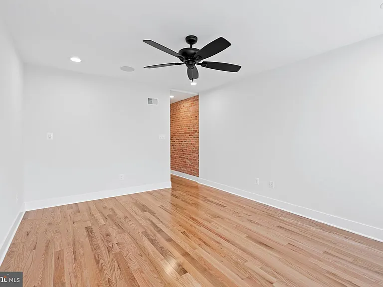 1434 Marshall St — Photo 20