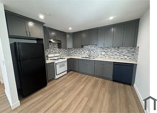 1348 W 41st Pl — Photo 5