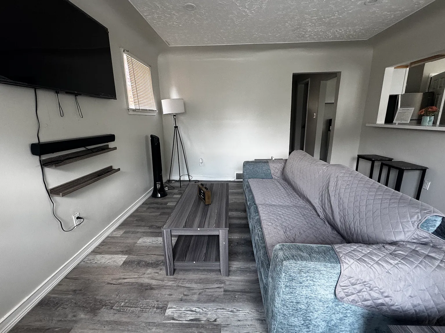 4 bed, 1296 sqft, $4,500 — Photo 1