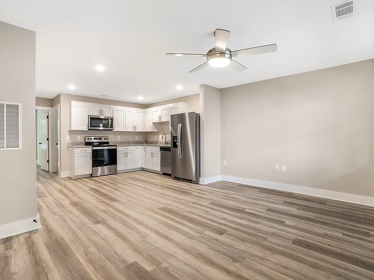 303 Linwood St — Photo 9