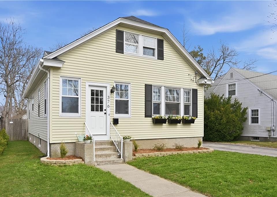1st image of 376 Norwood Ave