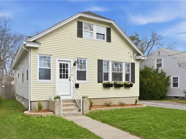 376 Norwood Ave, Warwick, RI 02888