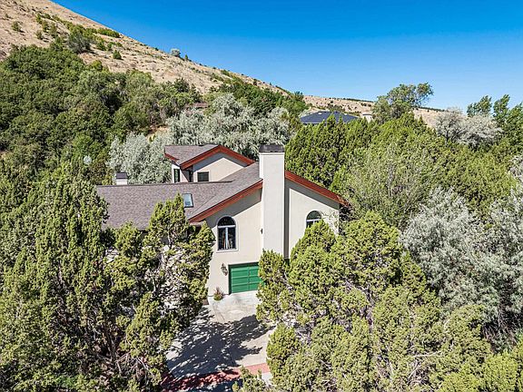 3rd image of 1420 Cedar Lake Rd