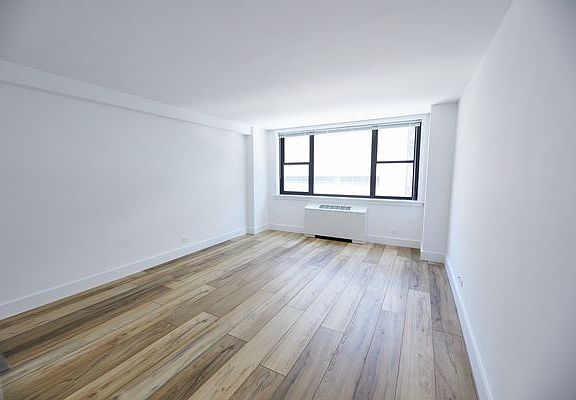 2nd image of 330 W 58th St APT 10H