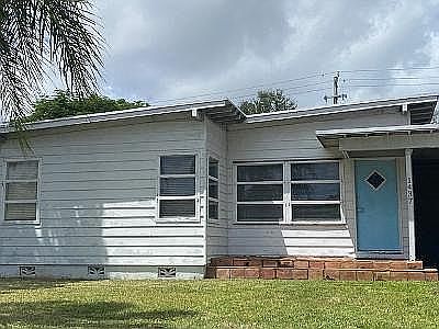 2nd image of 1437 SW 4th Ave