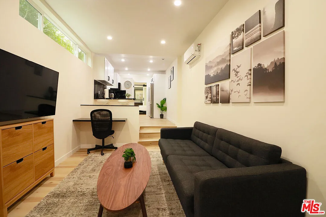 1 bed, 1.0 bath, 600 sqft, $3,450 — Photo 3