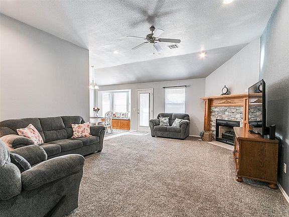 5th image of 804 Cavecreek St