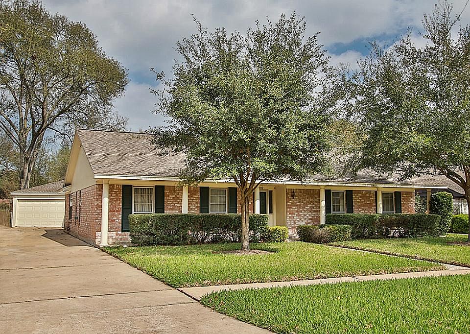 1st image of 15802 Singapore Ln