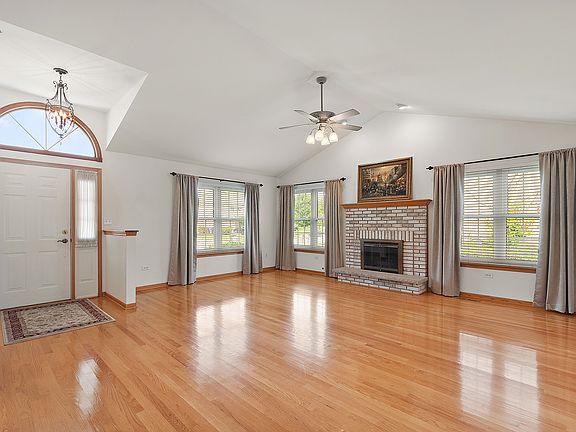 5th image of 687 Grace Ct
