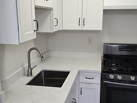 4th image of 483 Harmony Ln