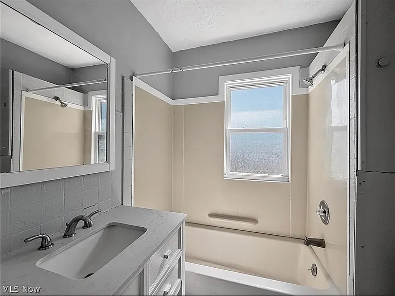 1850 E 32nd St #1 — Photo 5