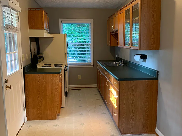 1740 Brompton Sq #B — Photo 12